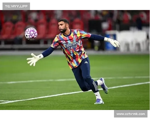 阿森纳门将拉亚站位疏忽,里沙利松中场超远吊射破门